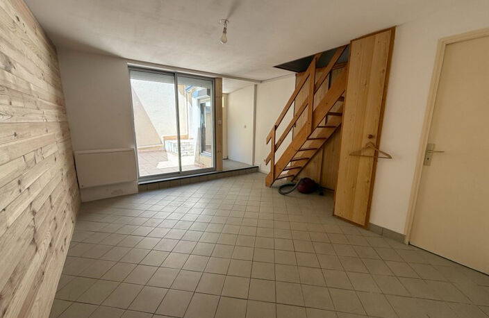Charmant duplex avec entrée par une petite terrasse prvative en plein coeur du centre-ville — photo 2