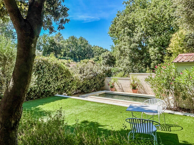 Aux portes d'Uzès, le charme contemporain au calme dans un écrin de verdure — photo 1