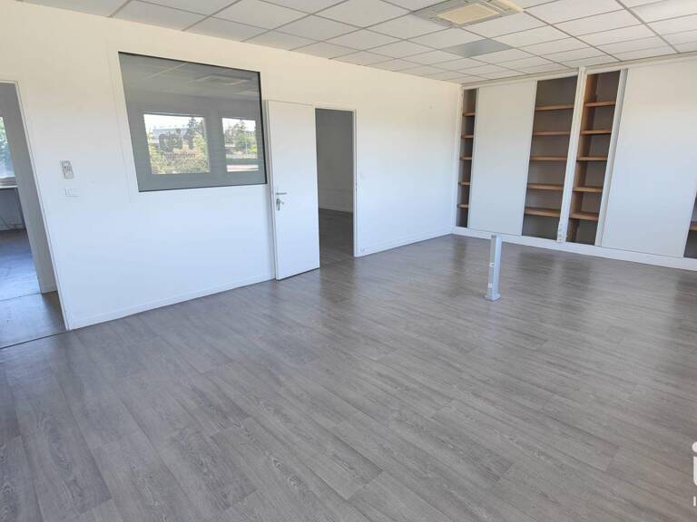 Location Bureaux 365 m&sup2; — photo 1
