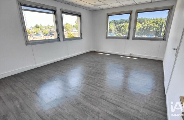 Location Bureaux 365 m&sup2; — photo 2