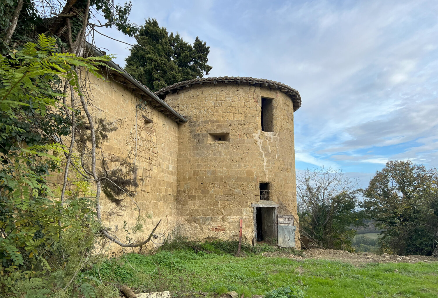 BASTIDE ET DÉPENDANCES SUR 11 HECTARES — photo 1