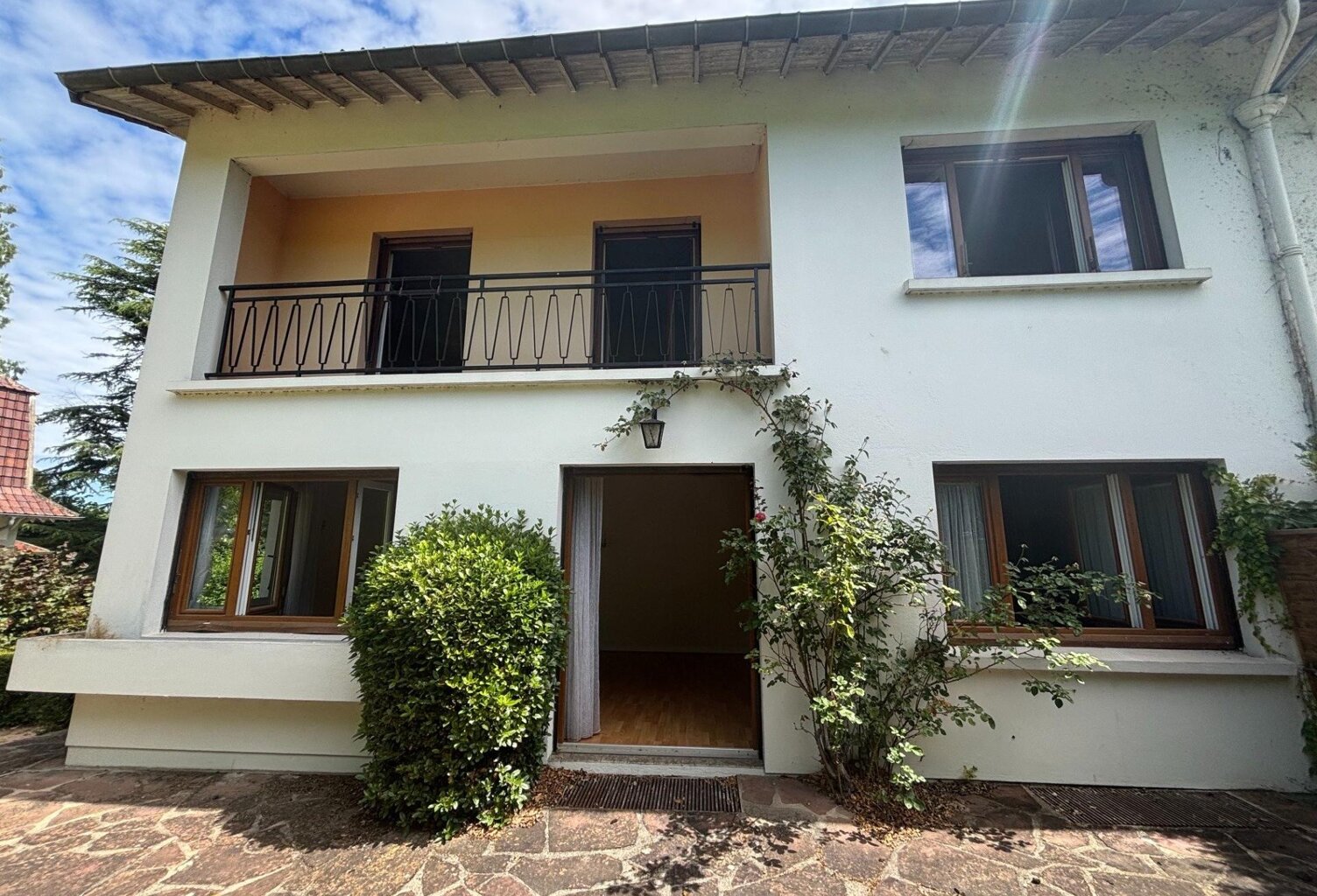 MAISON FAMILIALE AVEC GRAND JARDIN ET SOUS-SOL TOTAL — photo 1