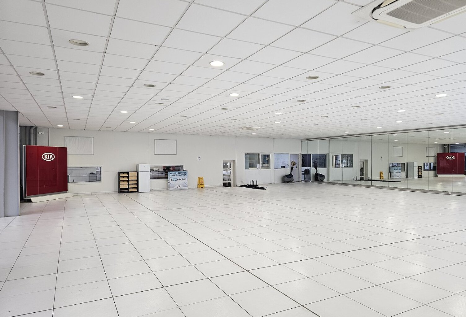 Local commercial — photo 1