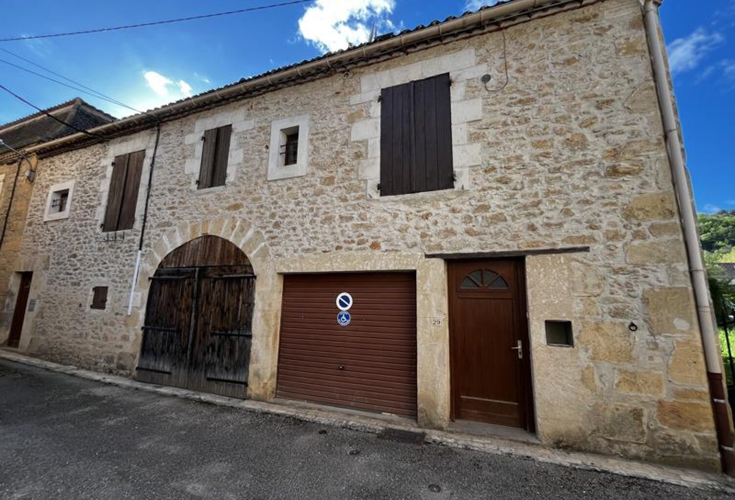 Maison en pierre de 8 pièces principales — photo 1