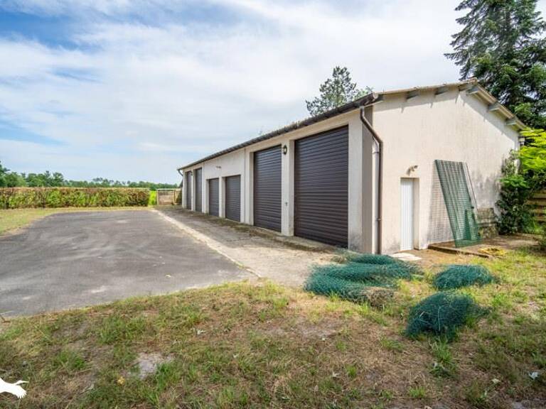Immeuble   — photo 1