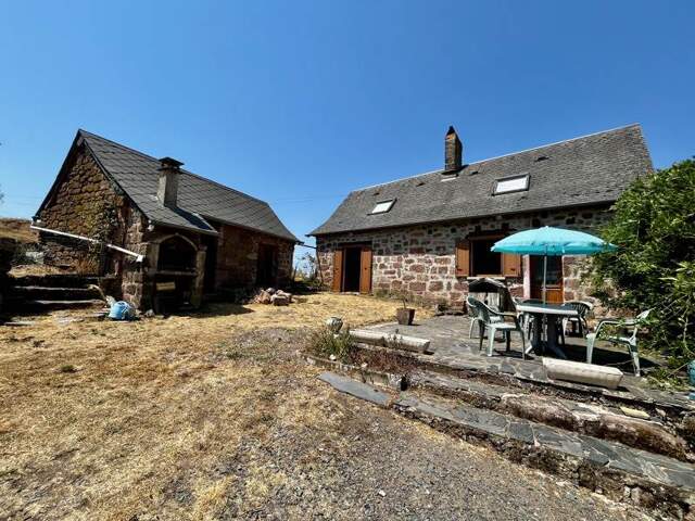 Maison en pierre de 3 pièces principales — photo du bien