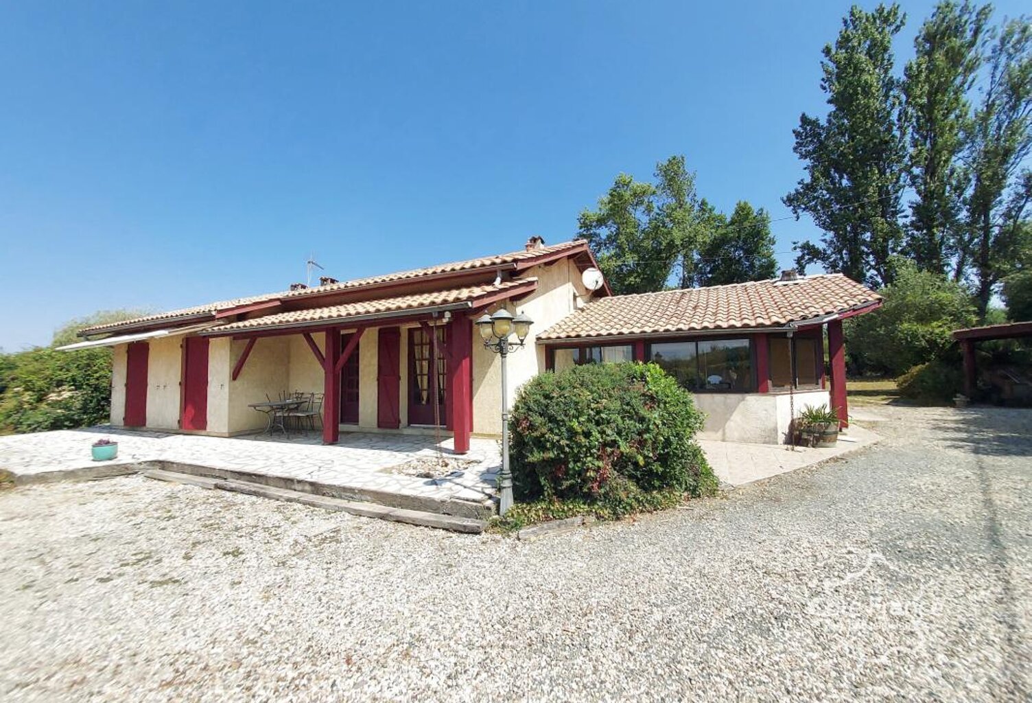 Maison 4 chambres et piscine sur grand terrain constructible — photo 1