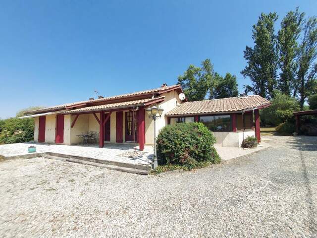 Maison 4 chambres et piscine sur grand terrain constructible — photo du bien