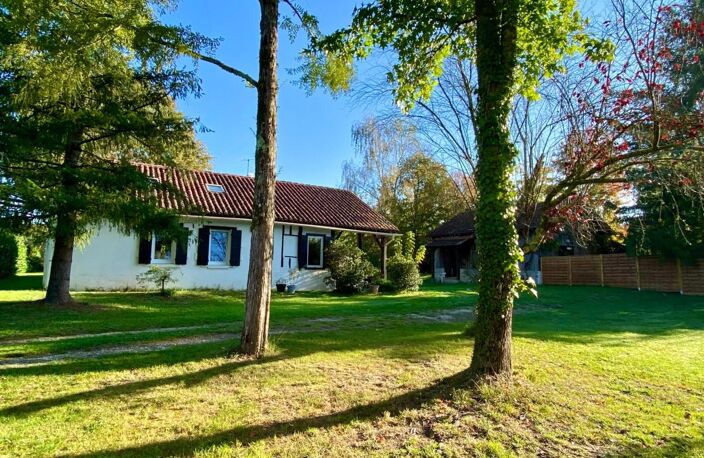 MAISON A COLOMBAGES RENOVEE AVEC GITE INDEPENDANT SUR 2700 M2 DE TERRAIN A LACQUY — photo 4