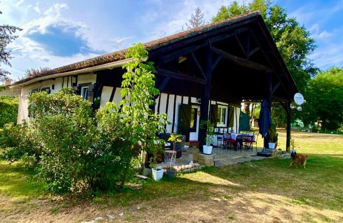 MAISON A COLOMBAGES RENOVEE AVEC GITE INDEPENDANT SUR 2700 M2 DE TERRAIN A LACQUY — photo 5