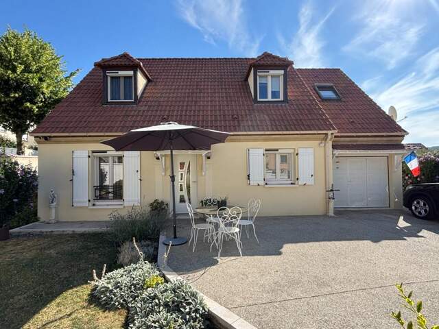 MAISON 6 PIECES GARE A PIED — photo du bien