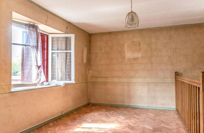 Maison à rénover avec beau potentiel sur terrain de plus de 8 ares — photo 3