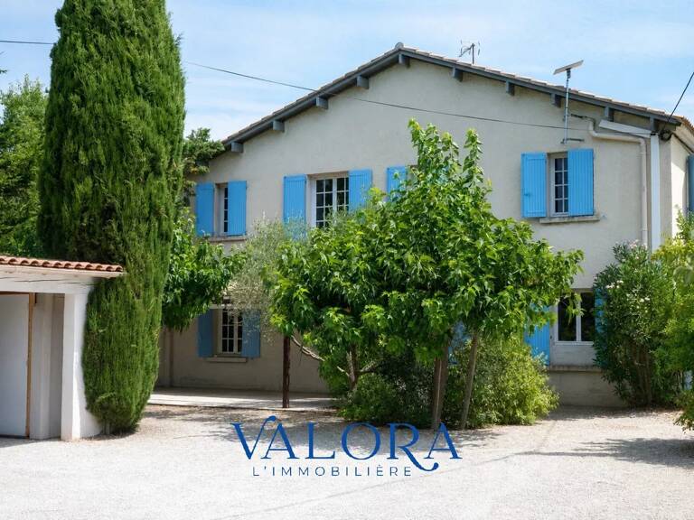 PROPRIETE AUX ACCENTS PROVENÇAUX AVEC PISCINE ET JARDIN PAYSAGER — photo 1