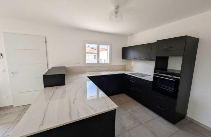 Maison de plain-pied récente avec jardin — photo 3