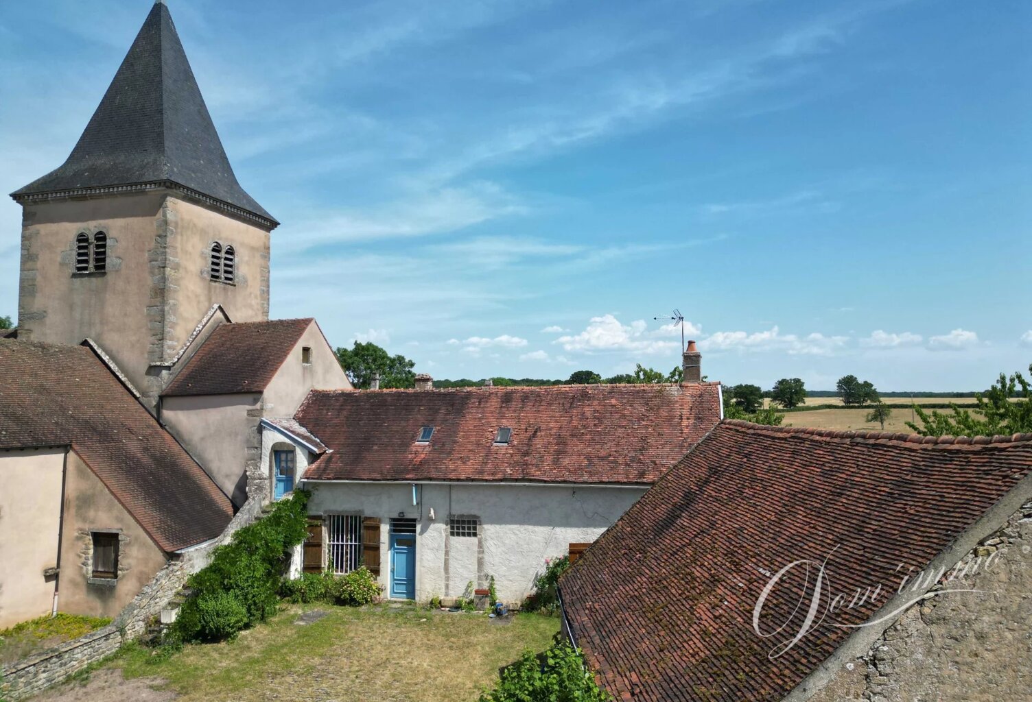 En exclusivité au coeur de l'Auxois: Ancien presbytère — photo 1