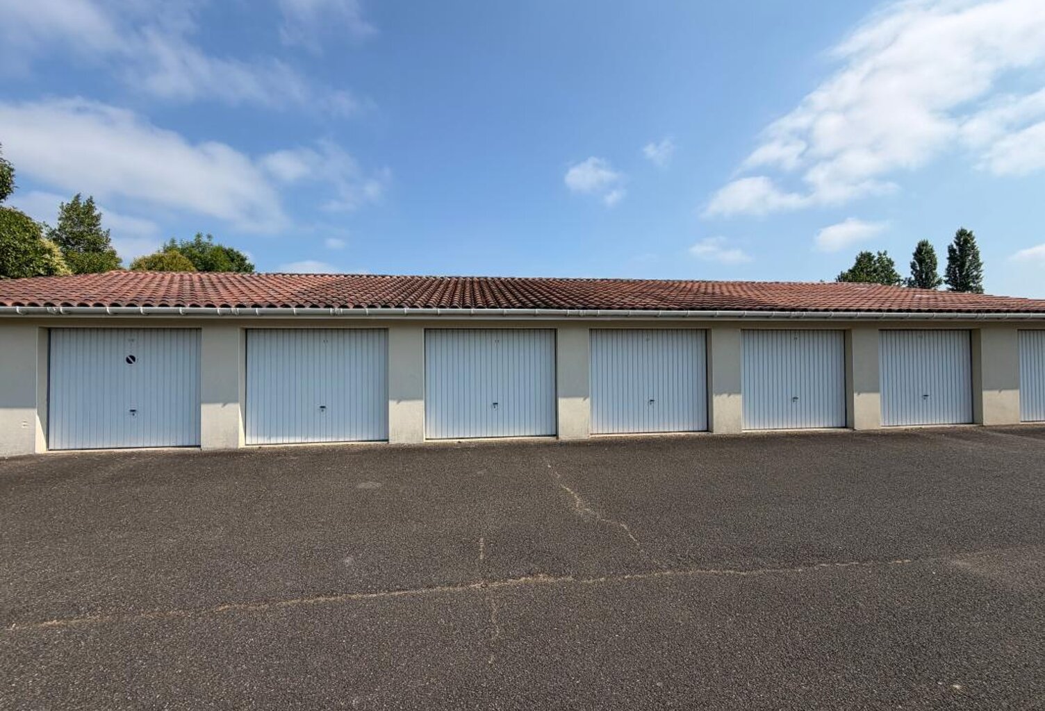 Garage fermé avec mezzanine en centre ville — photo 1