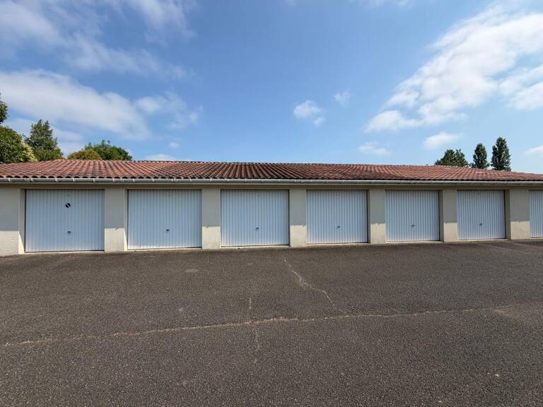 Garage fermé avec mezzanine en centre ville — photo 1