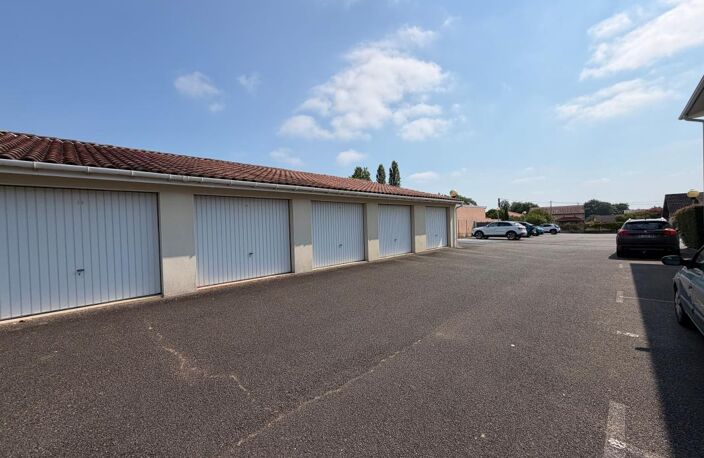 Garage fermé avec mezzanine en centre ville — photo 3