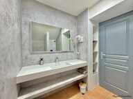 A VENDRE - CHARMANT STUDIO RENOVE AU COEUR D'UN CADRE TROPICAL RECHERCHE - SAINTE ANNE — photo 3