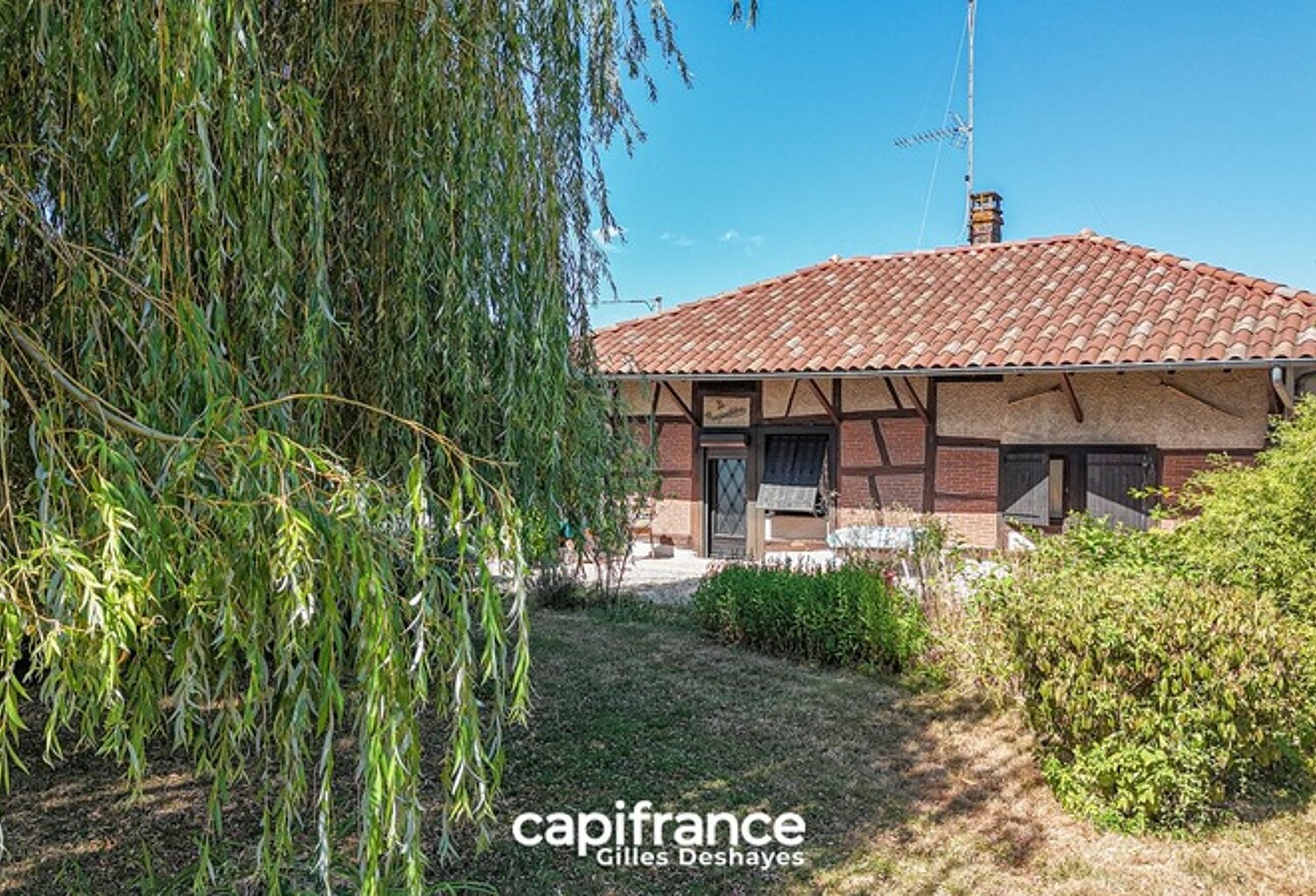 Beaupont (01270), maison bressane de plain-pied à colombages d’environ 94 m² habitables, sur un terrain d’environ 1 161 m², avec garage, atelier et greniers — photo 1
