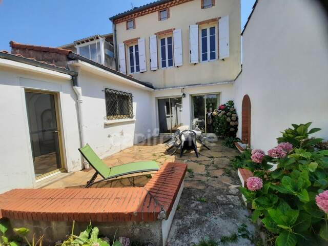 ALBI CENTRE MAISON DE VILLE AVEC GARAGE ET JARDIN — photo du bien
