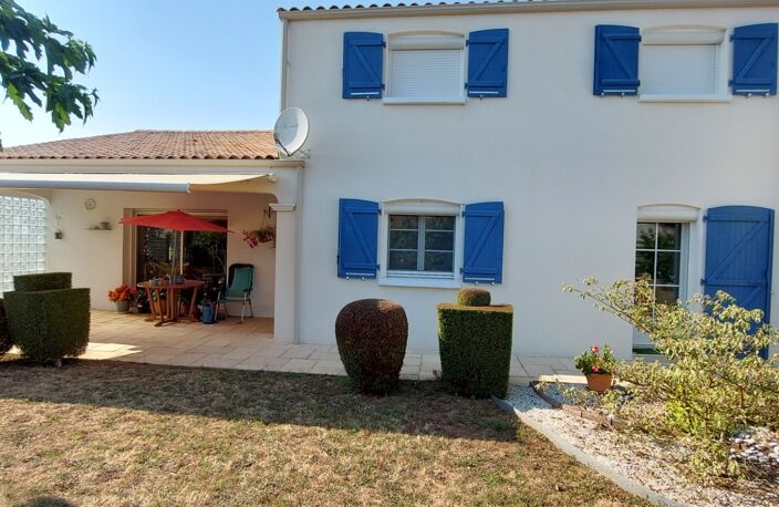 Maison à vendre 6 pièces - 149m2 - 4 chambres - double garage  LUCON (85) — photo 2