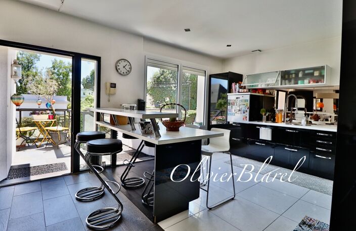 La Celle-Saint-Cloud – Villa familiale avec piscine – Parcelle de 967 m² – Gare à 3 minutes à pied — photo 4