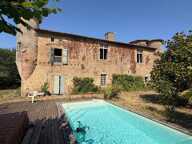 MARCIAC(32): ancienne SEIGNEURIE avec BEAU CHATEAU XIV sur 3,5ha, cachée, au bout du chemin, sans voisin, en campagne, 500m2 habitables, piscine chauffée, découvrez les riches heures des seigneurs — photo 2