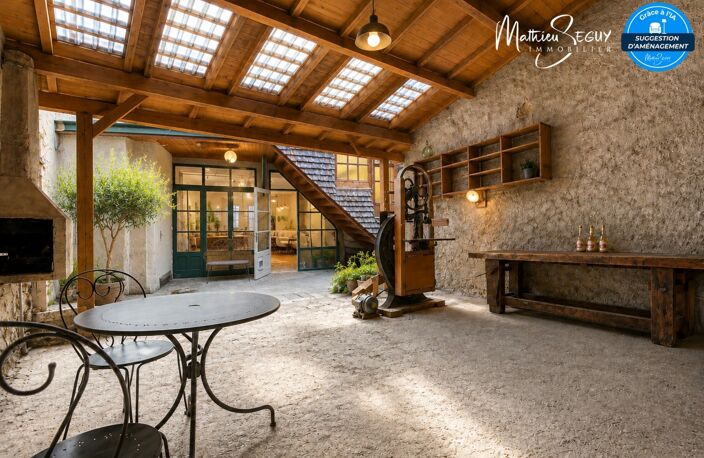 Ancienne maison du menuisier avec son atelier au coeur du village de Millery — photo 3