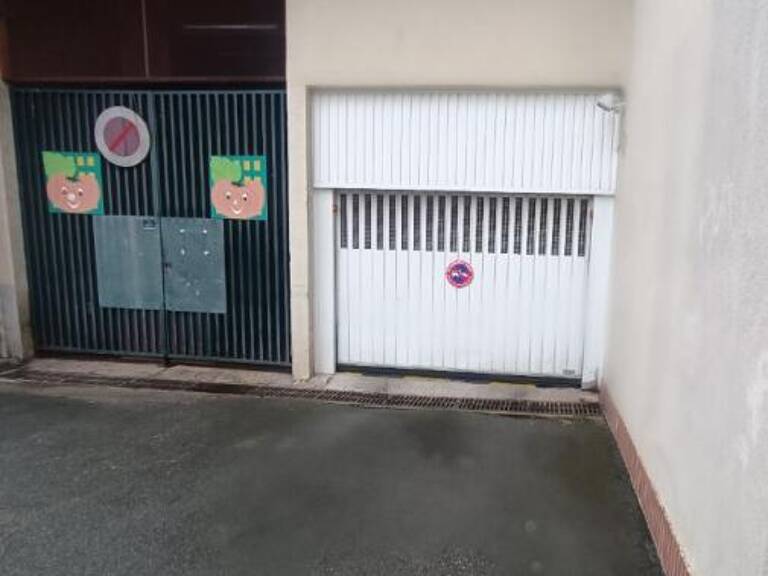 Parking / box Montigny Le Bretonneux 14 m2 — photo 1