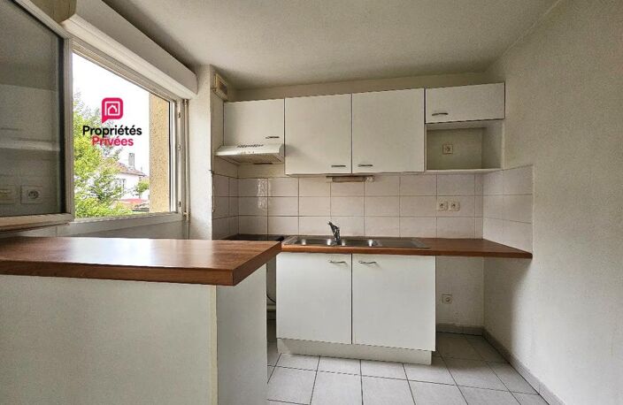 EXCLUSIVITÉ Secteur AGEN Jean Jaurès : Idéal Premier Achat ou Investissement, vaste T3 de 64 m² (DPE C) avec Grand Garage Privatif — photo 2