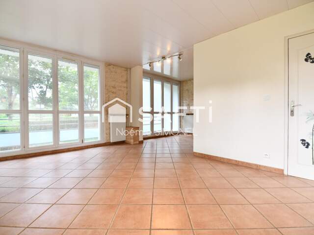 Grand appartement de quatre pièces! Ravalement récent! — photo du bien