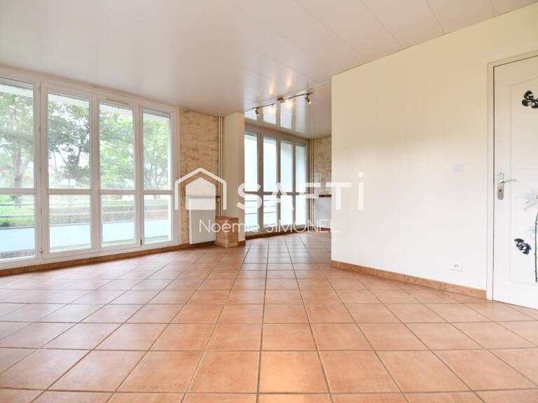 Grand appartement de quatre pièces! Ravalement récent! — photo 1