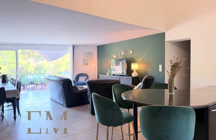 MAISON CONTEMPORAINE DANS LES PINS A DEUX PAS DES PLAGES — photo 4