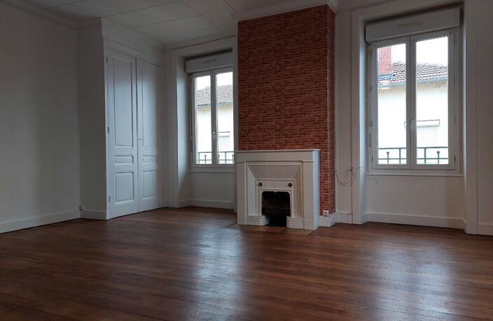 Location appartement 3 pièces 104 m² à Meximieux (01800) — photo 2