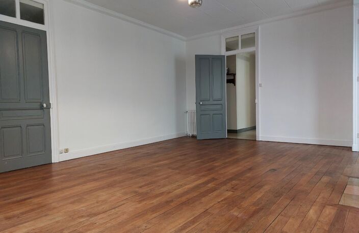 Location appartement 3 pièces 104 m² à Meximieux (01800) — photo 3