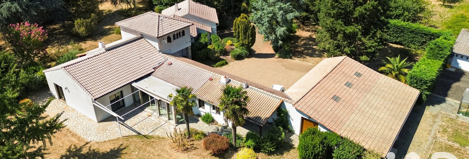 Maison 12 Pièces 360 m² à vendre à L'Oie (85140)