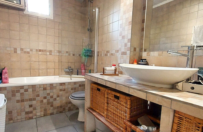 MARSEILLE 13014- BON SECOURS- T3 de 54 m2 avec balcon et cav — photo 4