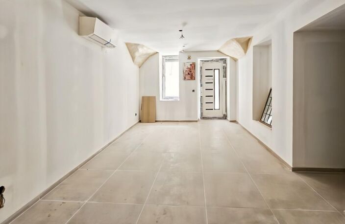 À Vendre à Montfrin - Maison de village de 67m² avec garage — photo 2