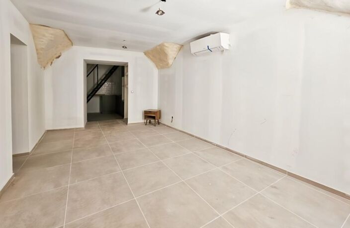 À Vendre à Montfrin - Maison de village de 67m² avec garage — photo 3