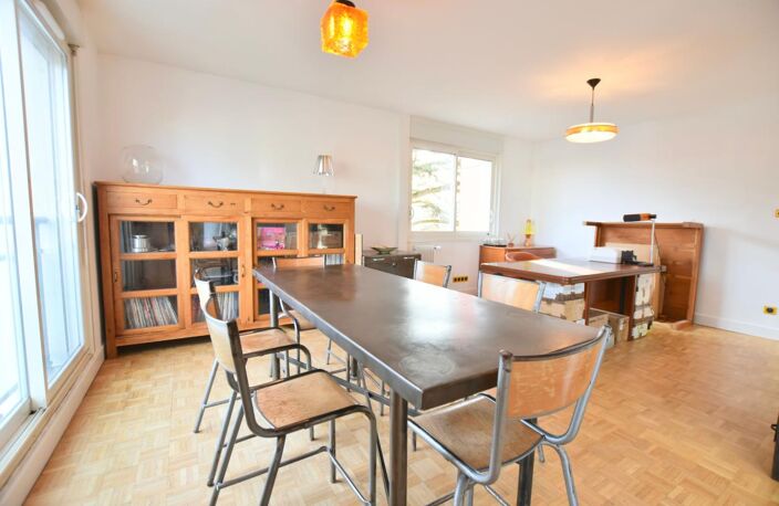 Appartement isolé 93 m2 avec parking À Vendre — photo 2