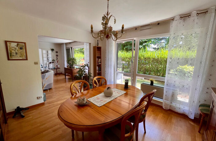 Appartement de standing avec terrasse et jardin — photo 4