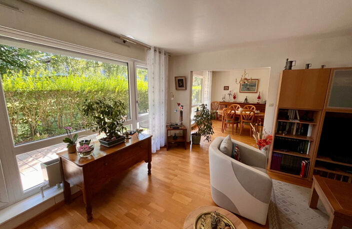 Appartement de standing avec terrasse et jardin — photo 5
