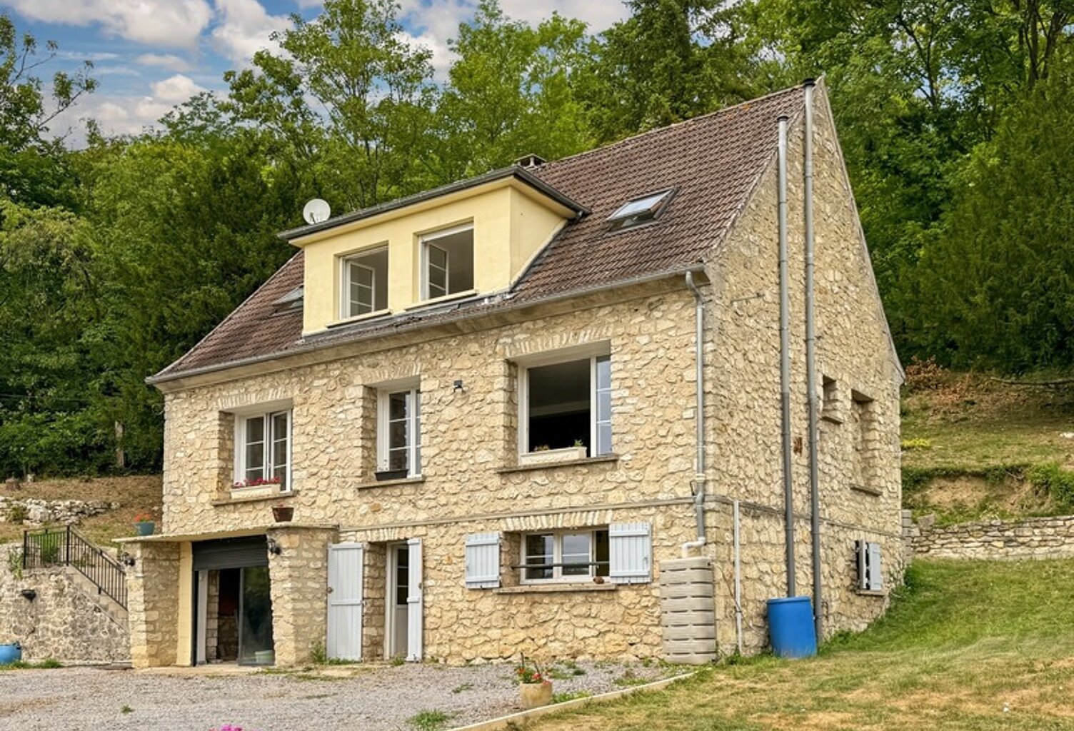 CREPY EN VALOIS (60) MAISON 5/6 PIECES EN PIERRE AVEC VUE PANORAMIQUE EXCEPTIONNELLE SUR MONUMENTS — photo 1