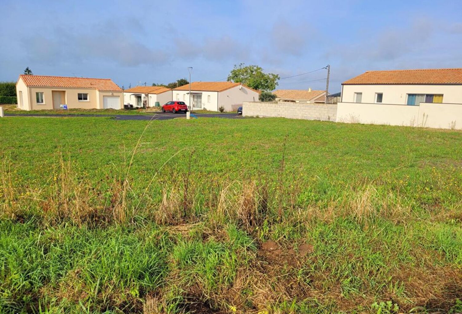 RUELLE SUR TOUVRE (16600) : Terrain constructible de 542m2 — photo 1