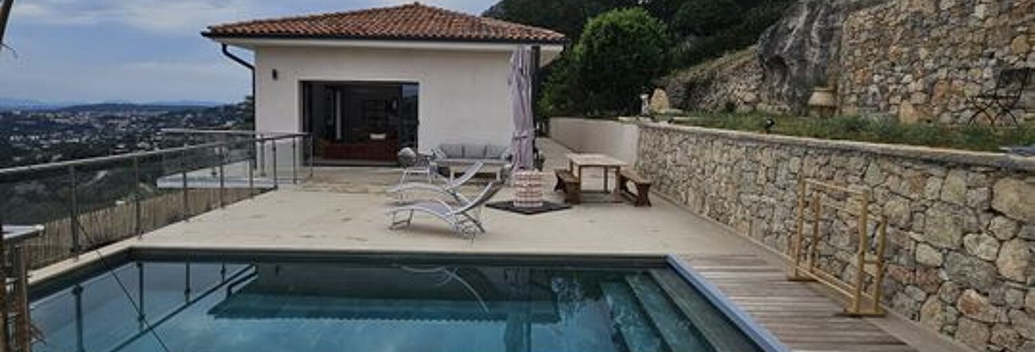 Maison 5 Pièces 150 m² à louer à Saint-Jeannet (06640)
