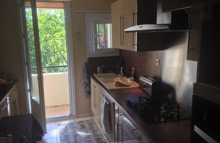 Chambre de 10m2 à louer sur Saintes — photo 2
