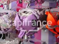 Emplacement n°1 au centre-ville de DOUARNENEZ(29) - Fonds de commerce de lingerie féminine, belle rentabilité — photo 2