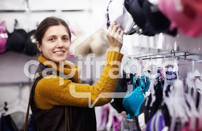 Emplacement n°1 au centre-ville de DOUARNENEZ(29) - Fonds de commerce de lingerie féminine, belle rentabilité — photo 3