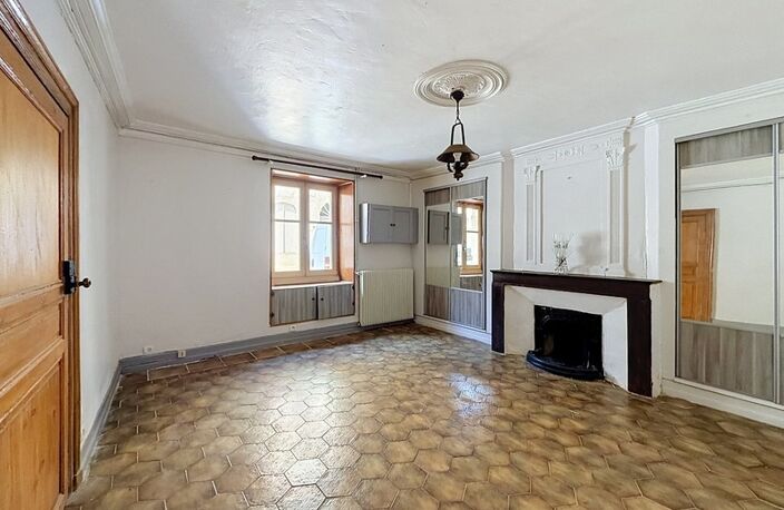 Maison de caractère avec éléments médiévaux – 241 m² – 6 chambres – Cour et terrasse – Centre historique — photo 3